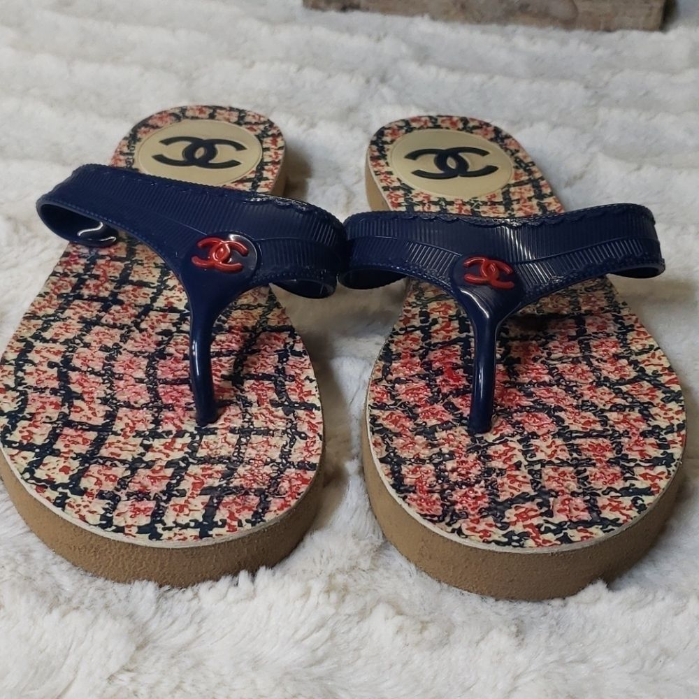 ♥️ SOLD ❤️ Chanel sandals 👡 - Picture 10 of 13